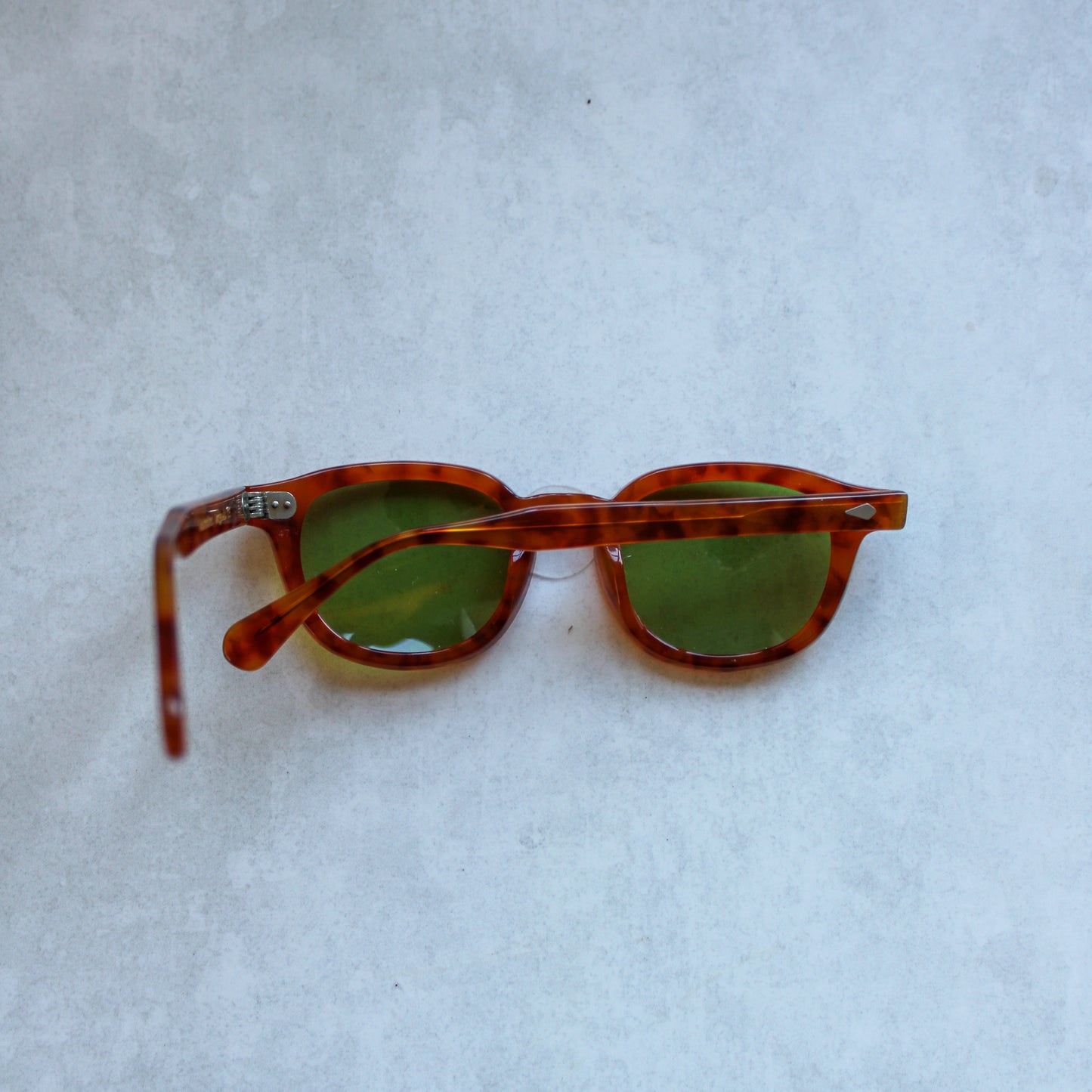 1/1 Light Brown Tortoiseshell with Light Green Lenses