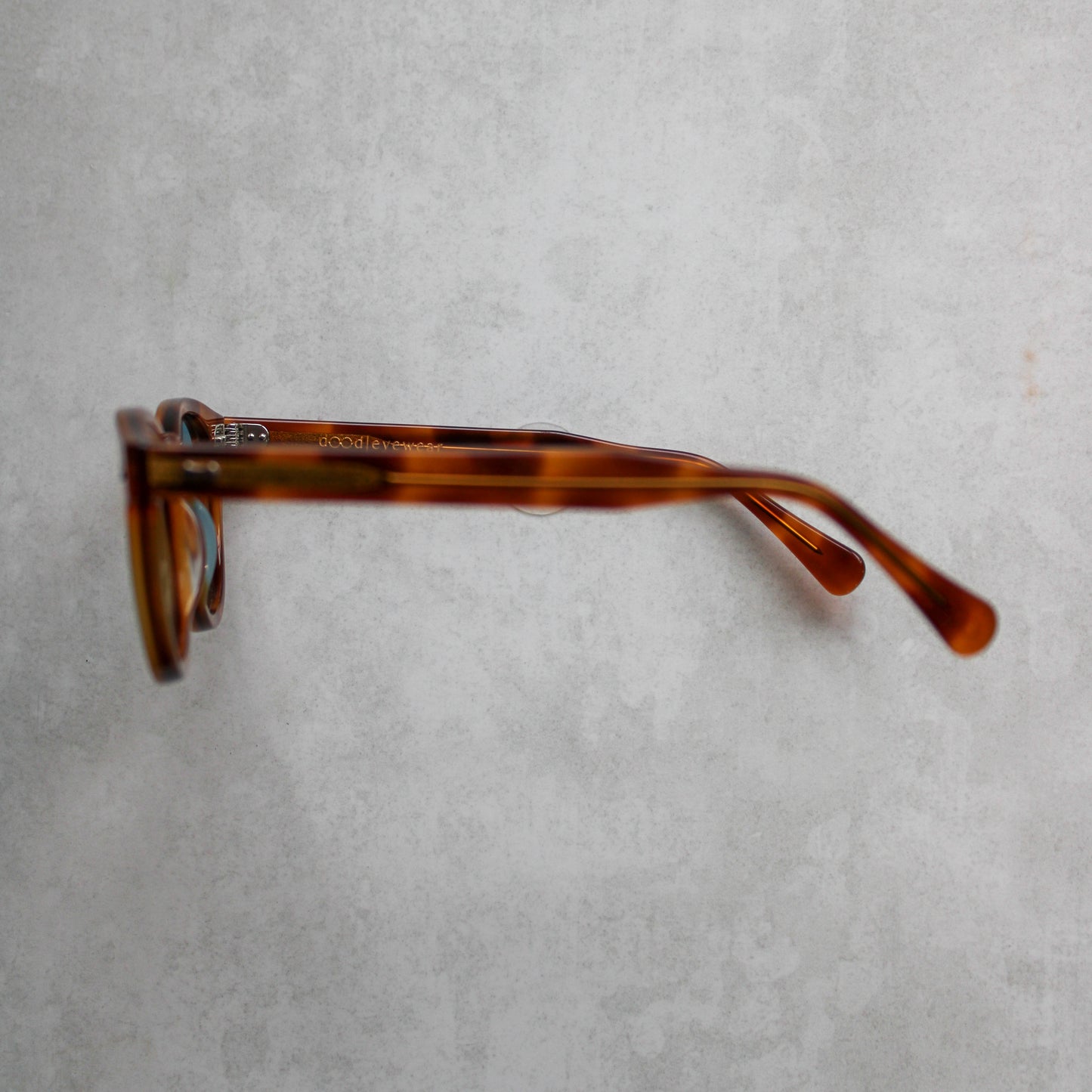 137 Light Tortoiseshell Frame with Blue Lenses