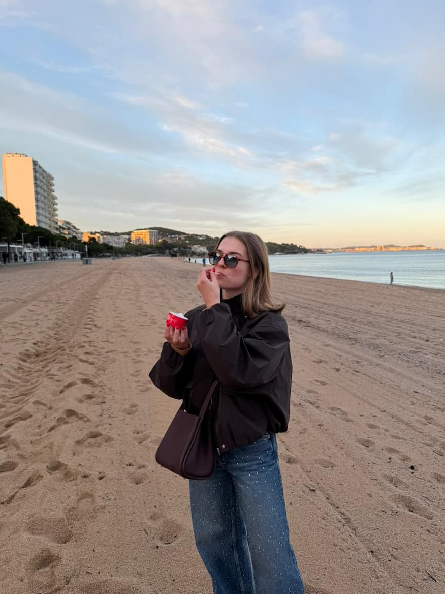 145 Light Tortoiseshell Frame with Blue Gradient Lenses, worn on the beach at sunset