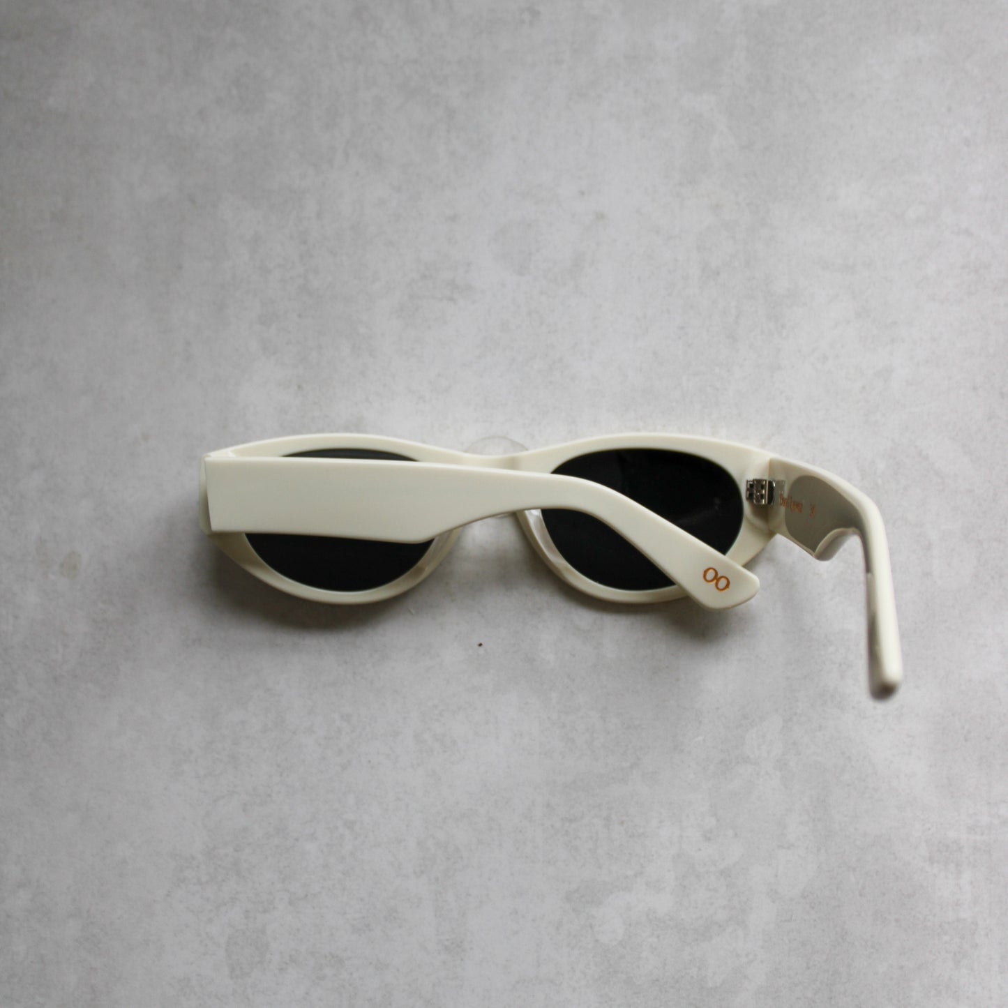 1/1 White Frame with Grey Lenses