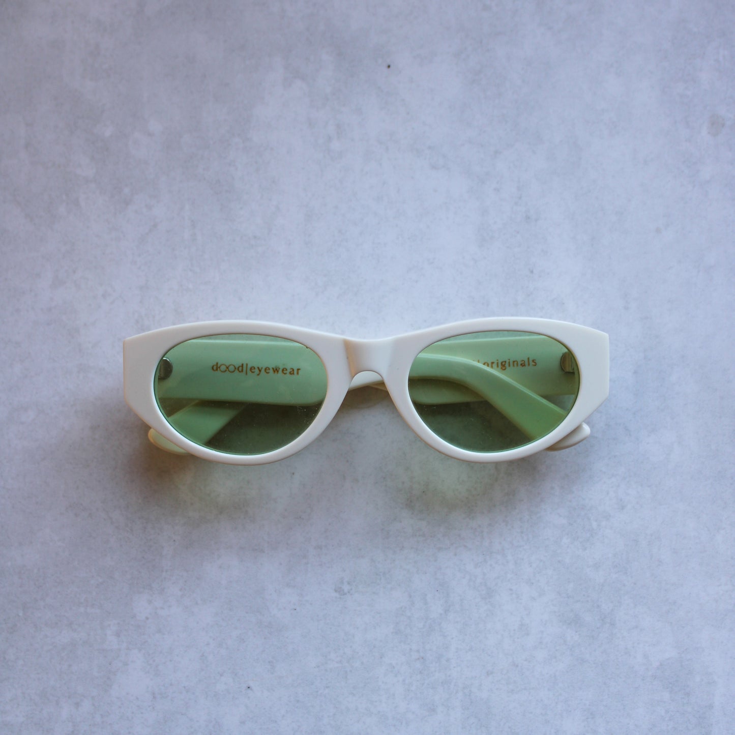 1/1 Cream Frame with Light Green Lenses