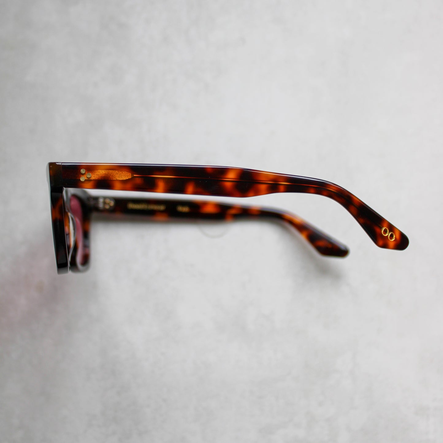 918 Brown Tortoiseshell Frame with Pink Lenses