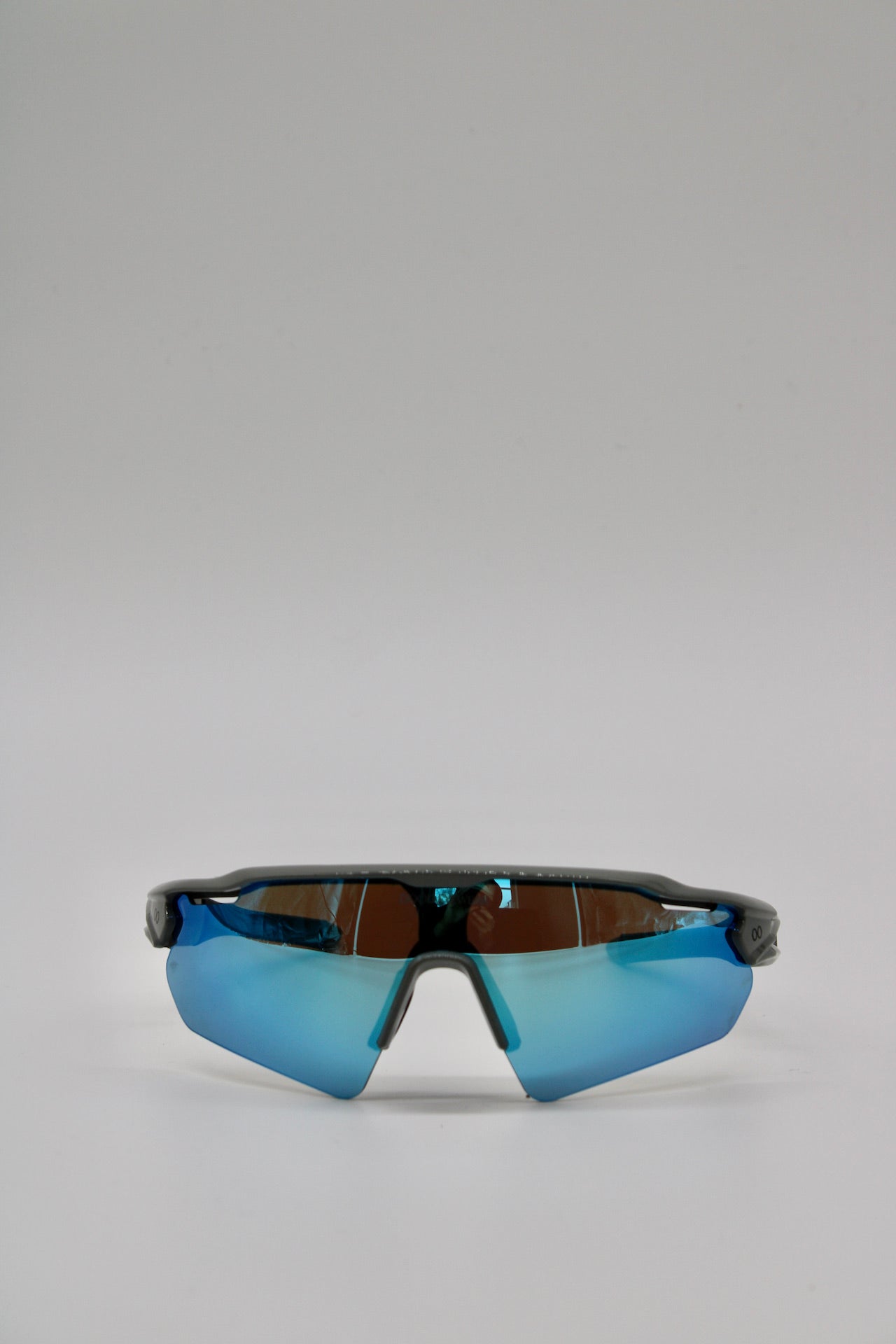 LIMITED EDITION: 516 Escapist Grey Frame with Black Detail and Three Lenses