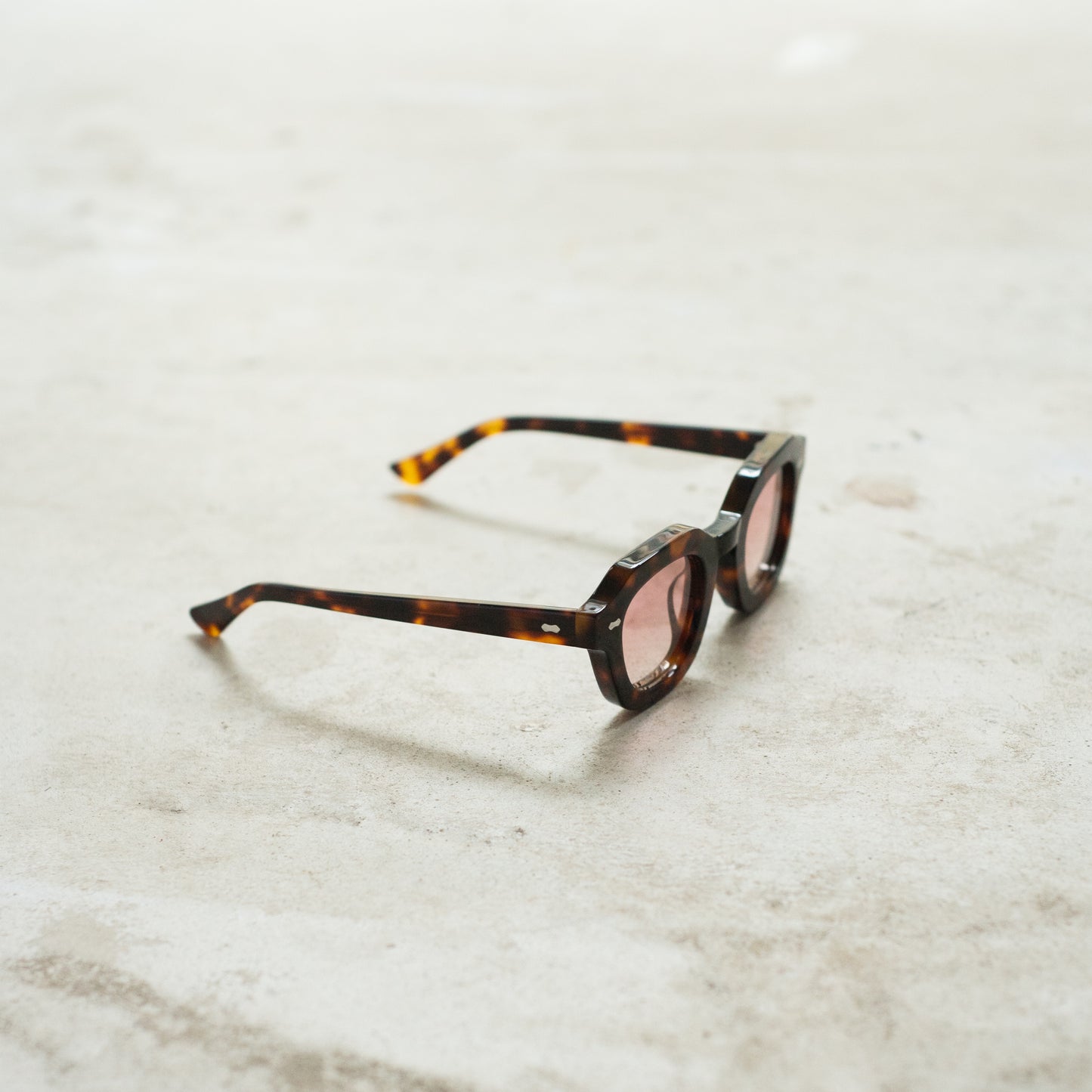 917 Brown Tortoiseshell with Pink Lenses